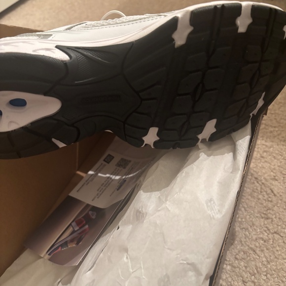 Brand new unisex new balance shoes - Picture 5 of 5